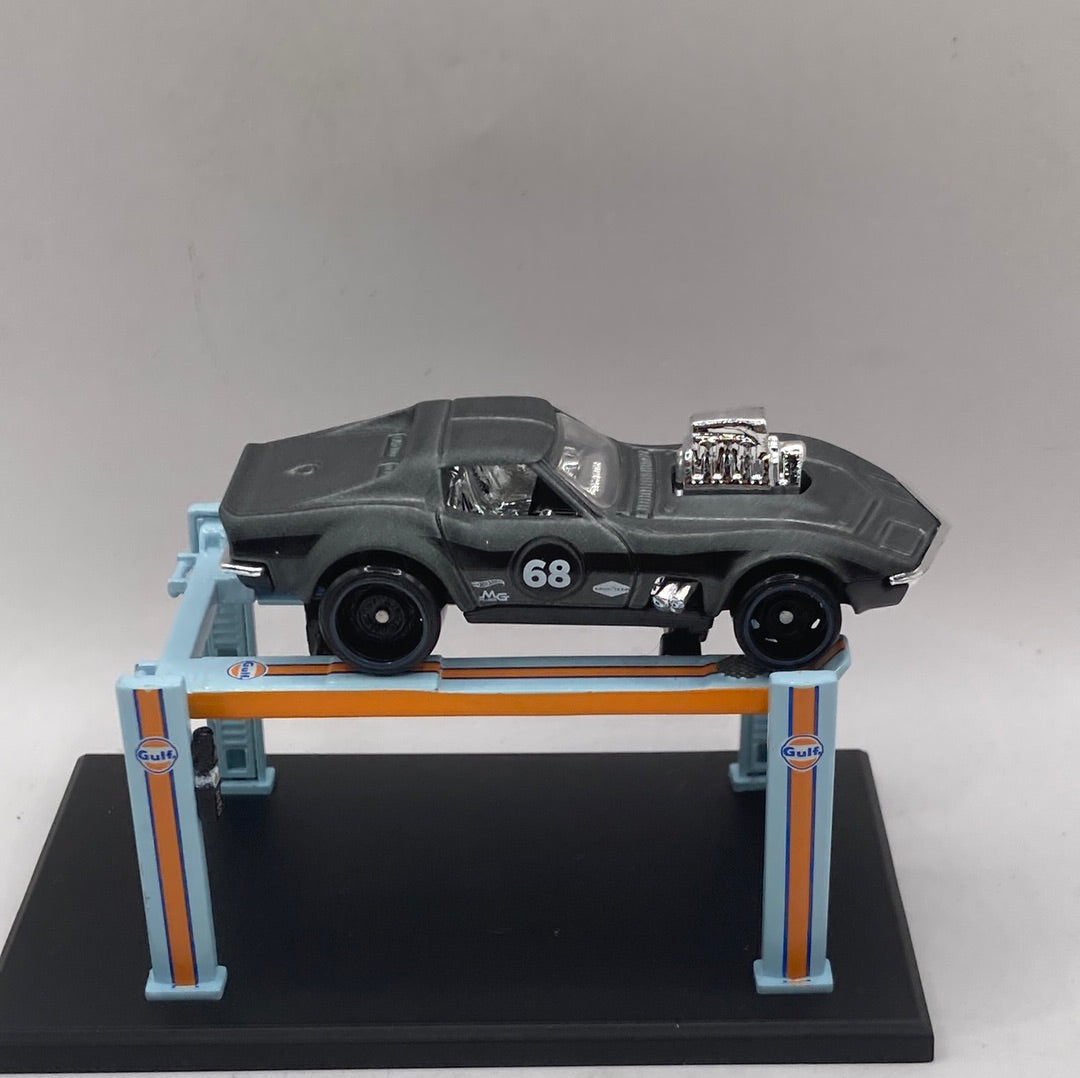 Hot Wheels 68 Corvette-Gas Monkey Garage