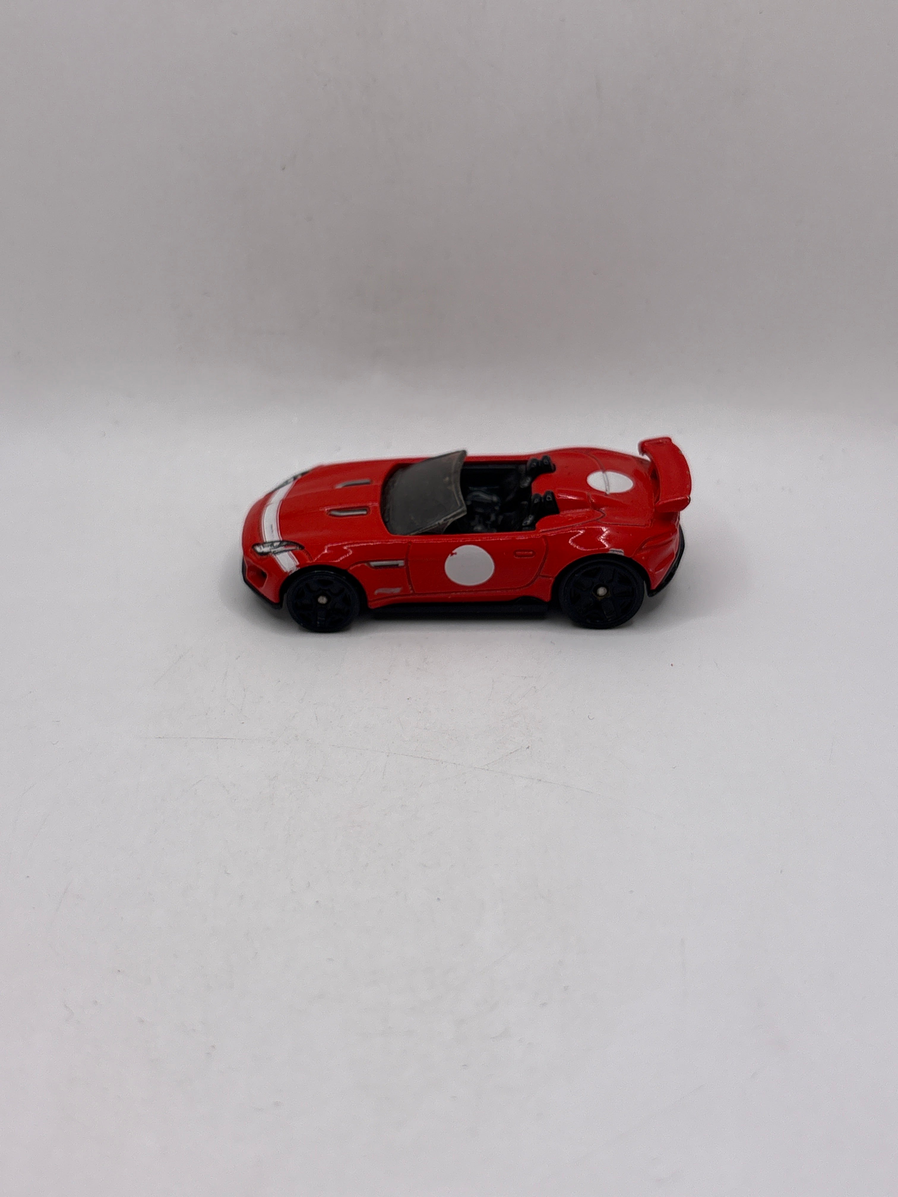 Hot Wheels 15 Jaguar F-Type Project 7 Diecast red