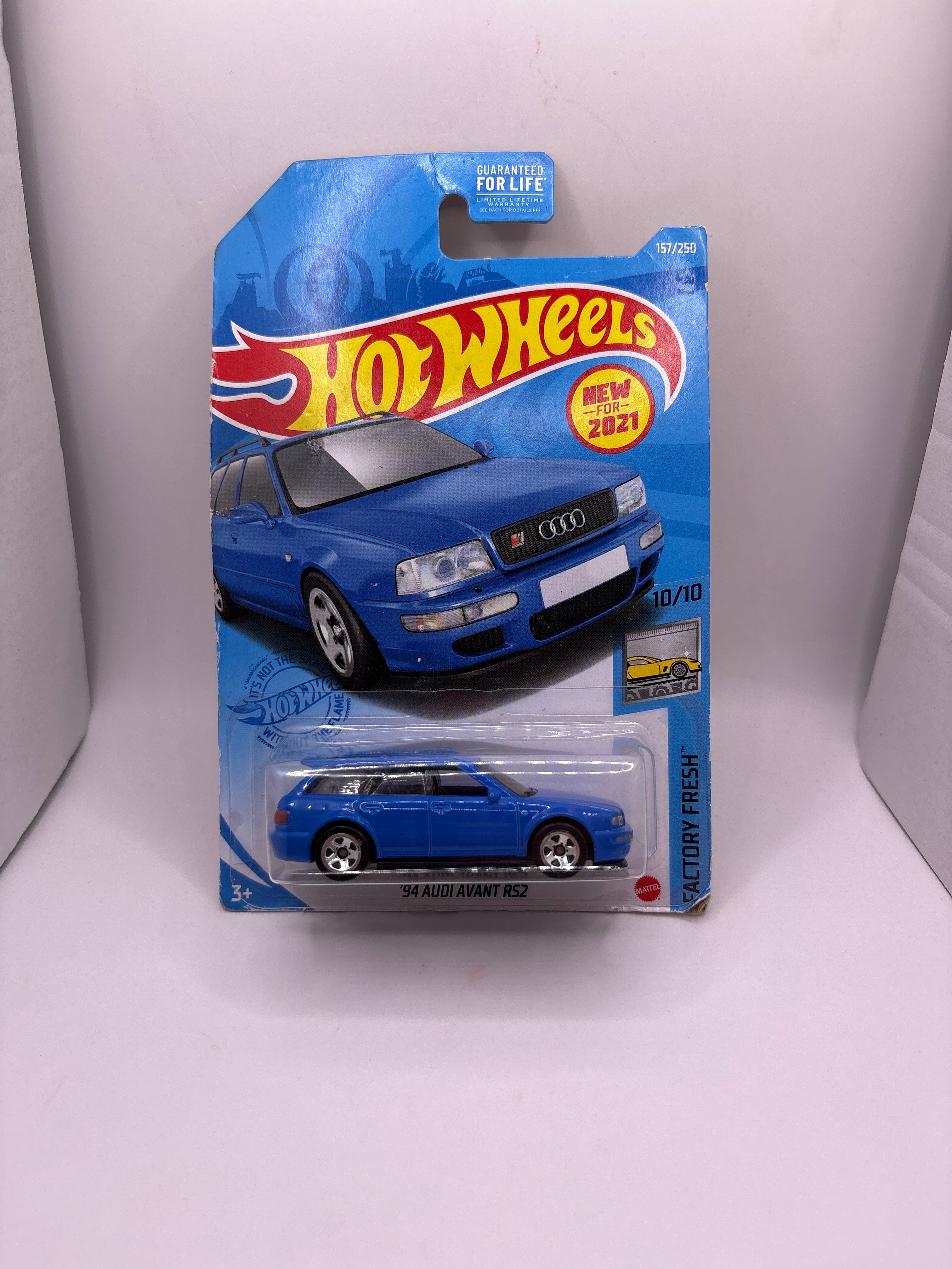 Hot Wheels 94 Audi Avant RS2 Diecast