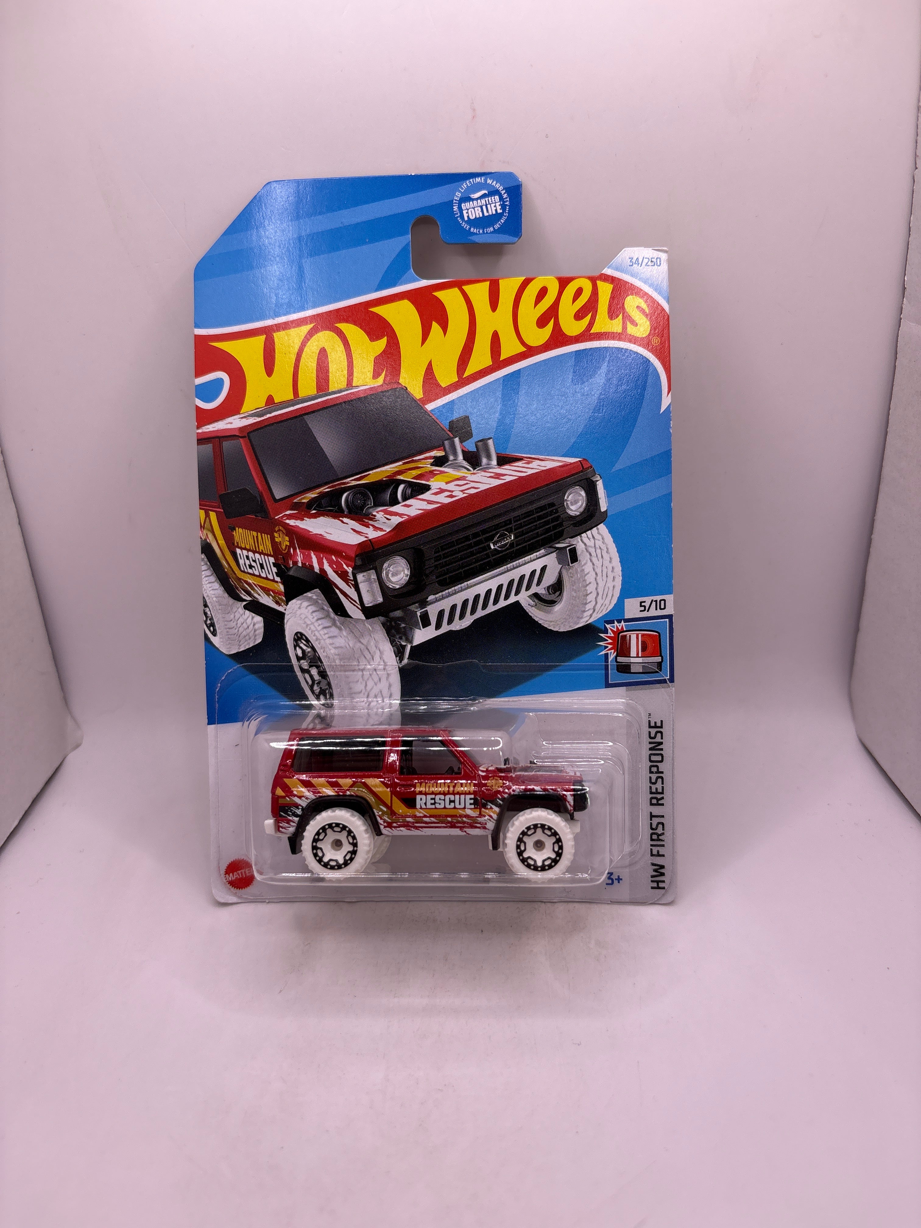 Hot Wheels Nissan Patrol Custom Diecast red
