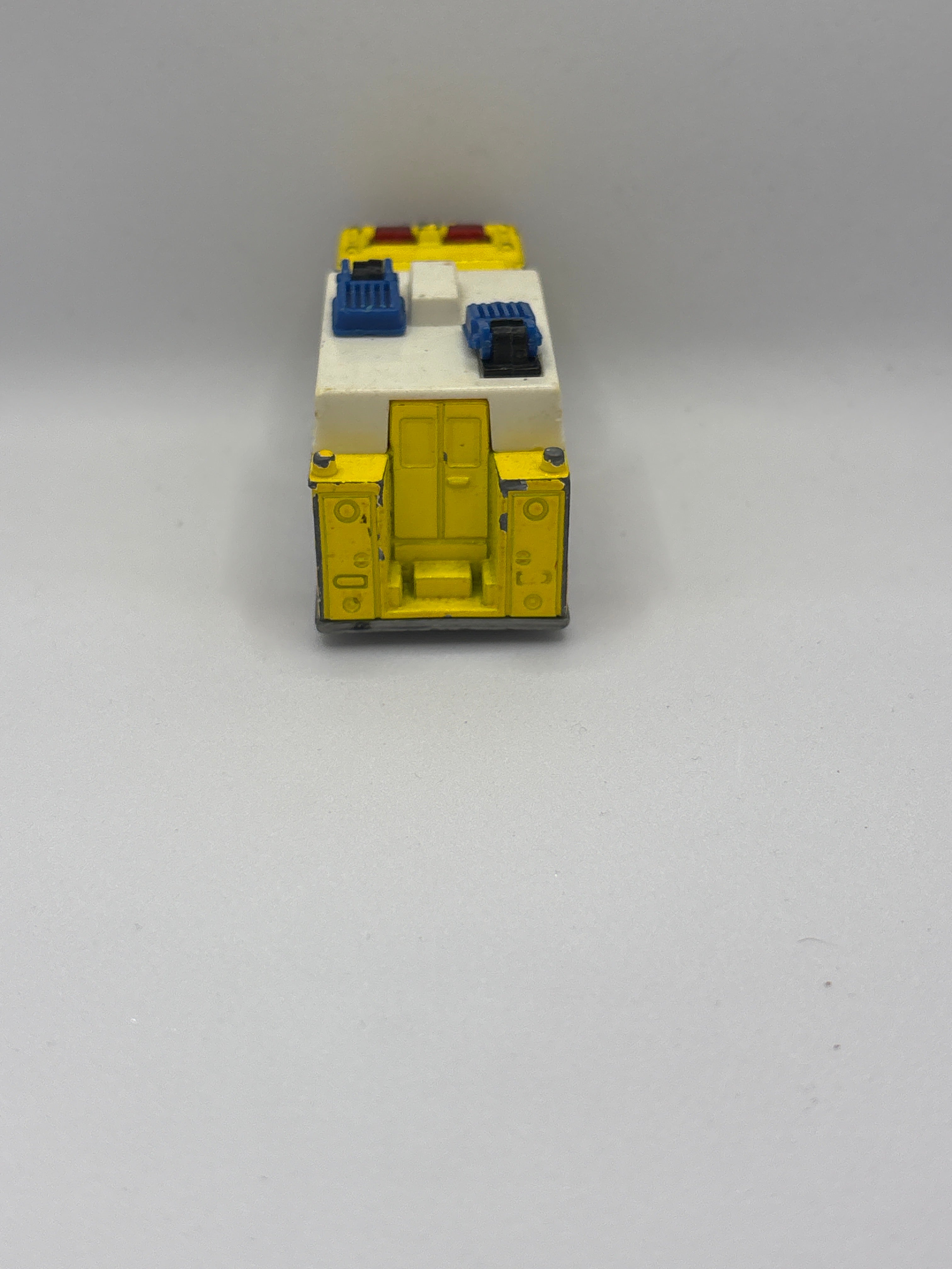 Matchbox Mack Auxiliary Power Truck Diecast