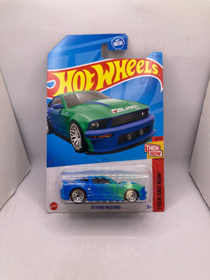 Hot Wheels 07 Ford Mustang Diecast
