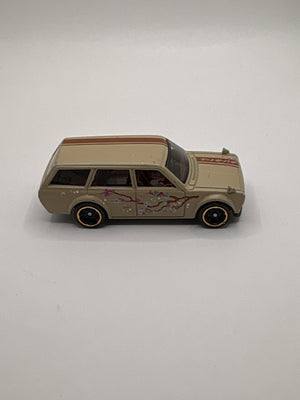 Hot Wheels 71 Datsun 510 Wagon Diecast