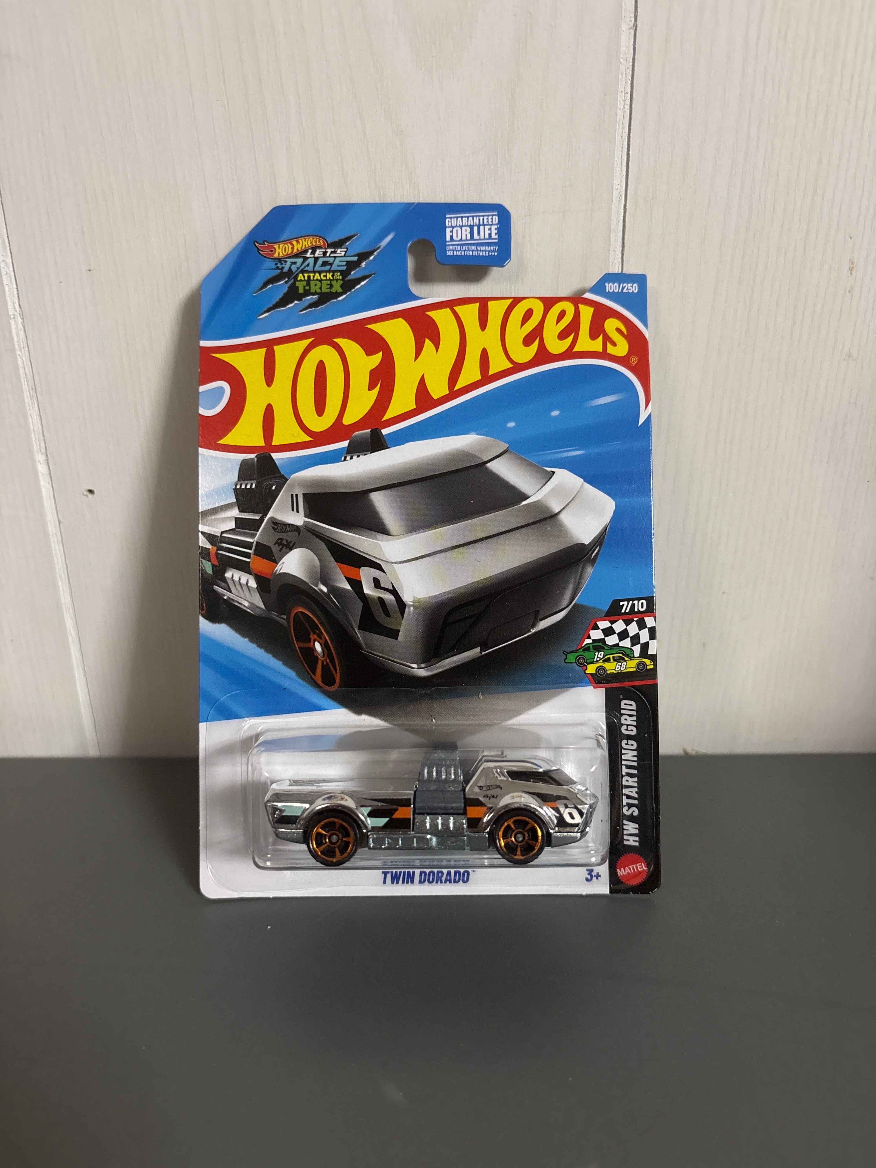 Hot Wheels Twin Dorado Diecast