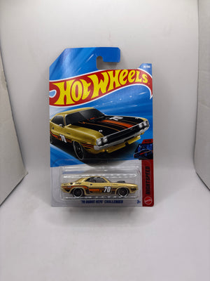 Hot Wheels 70 Dodge HEMI Challenger Diecast