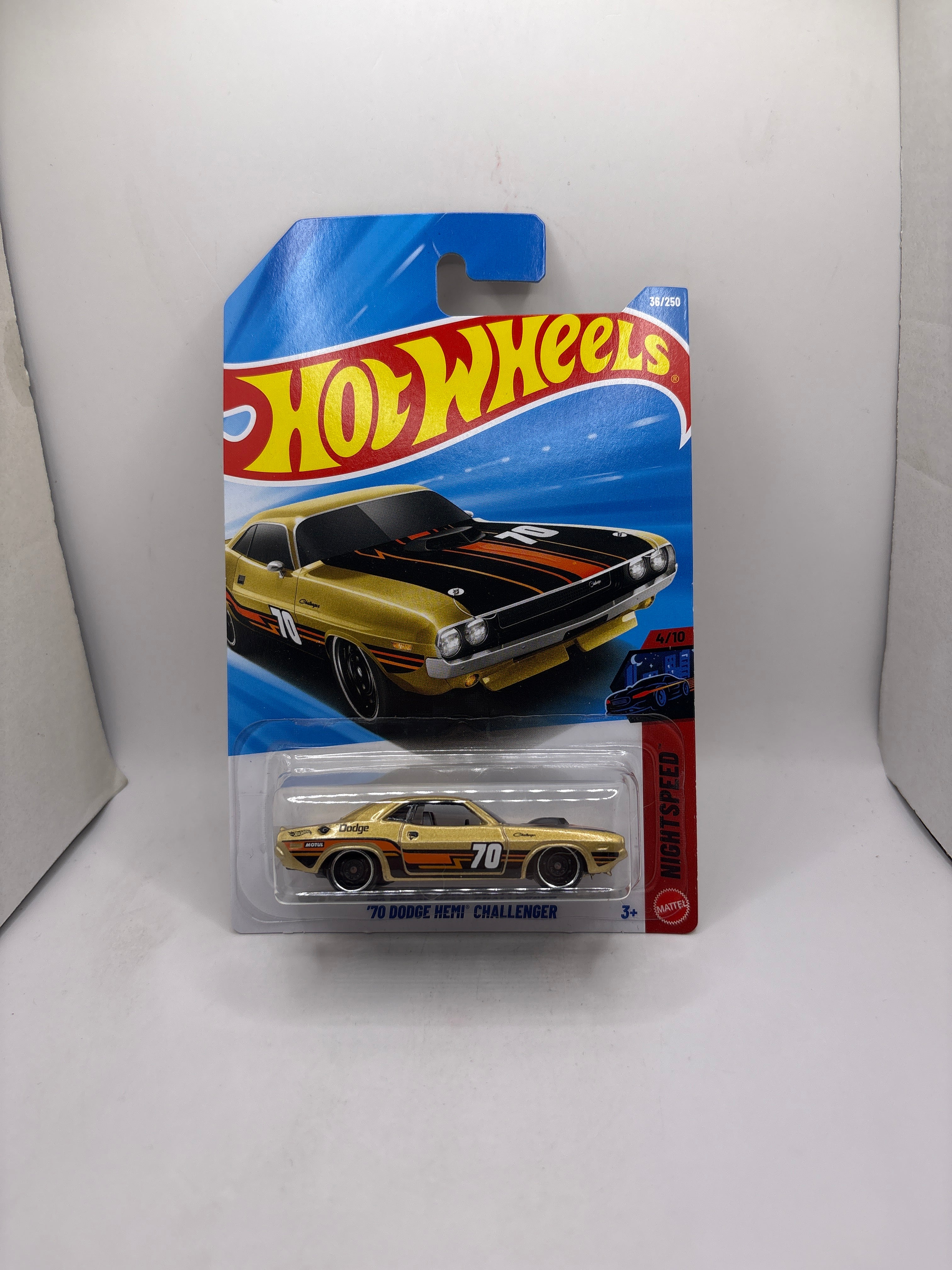 Hot Wheels 70 Dodge HEMI Challenger Diecast