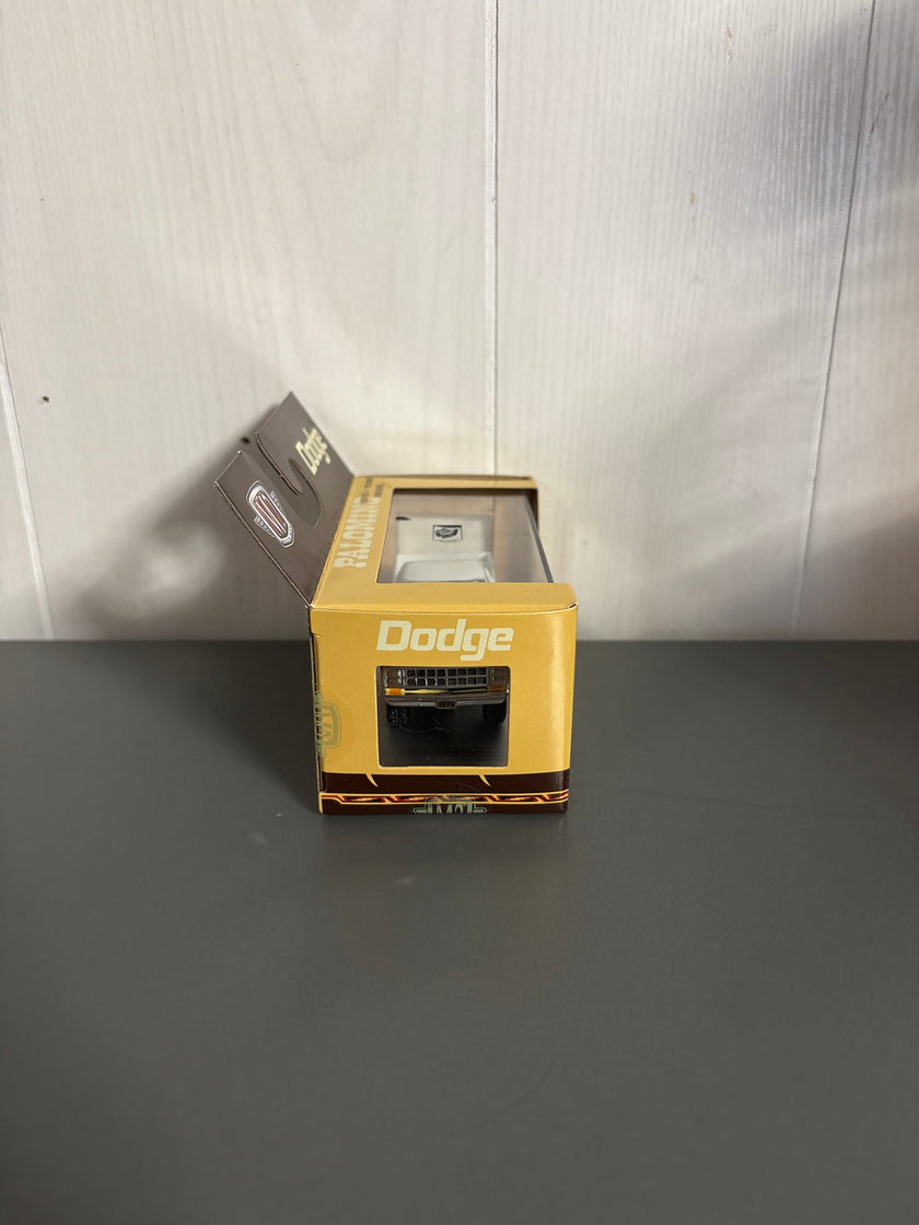 M2 1979 Dodge Adventurer 150-Palomino Diecast