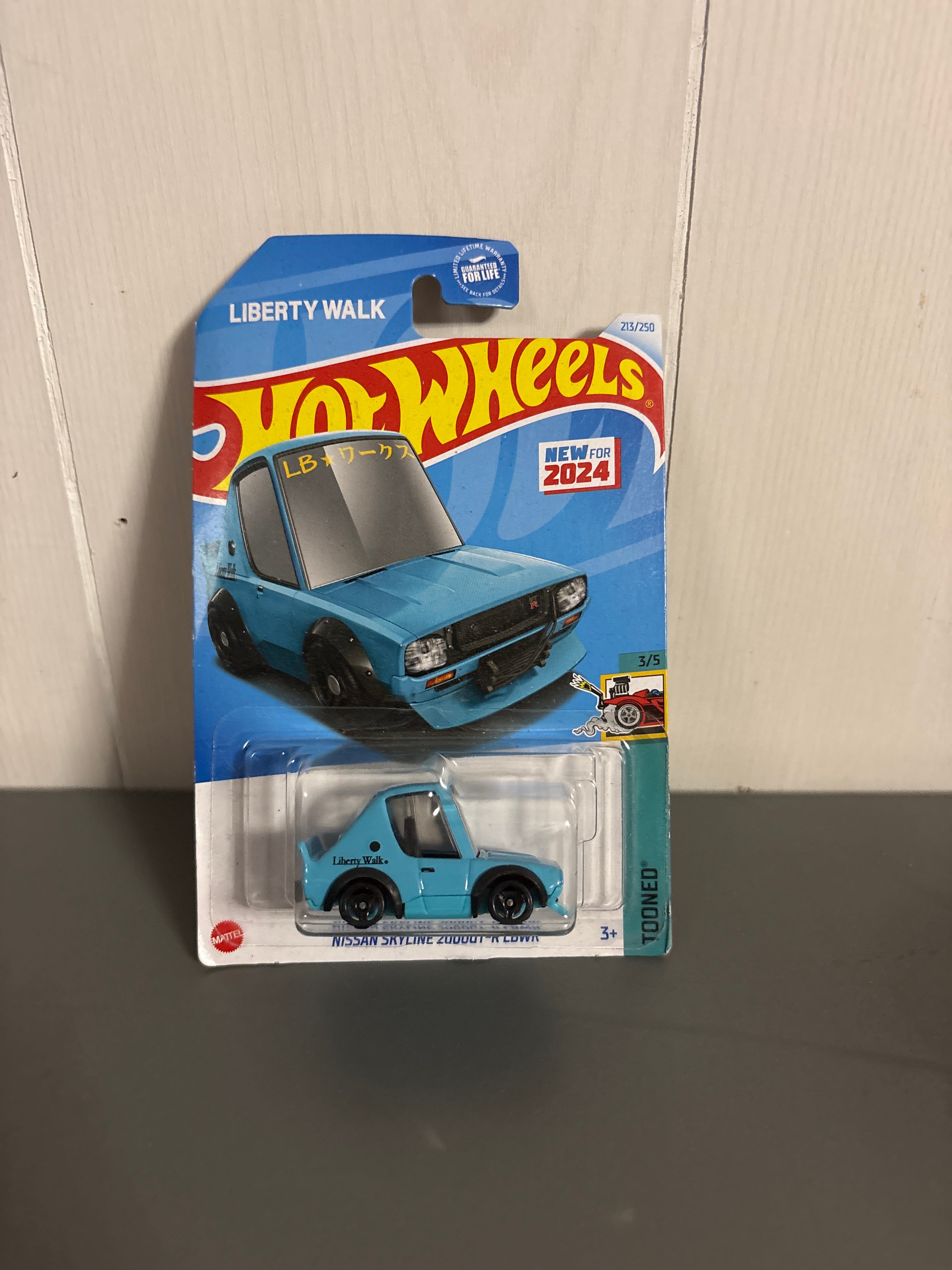 Hot Wheels Nissan Skyline 2000GT-R LBWK Diecast