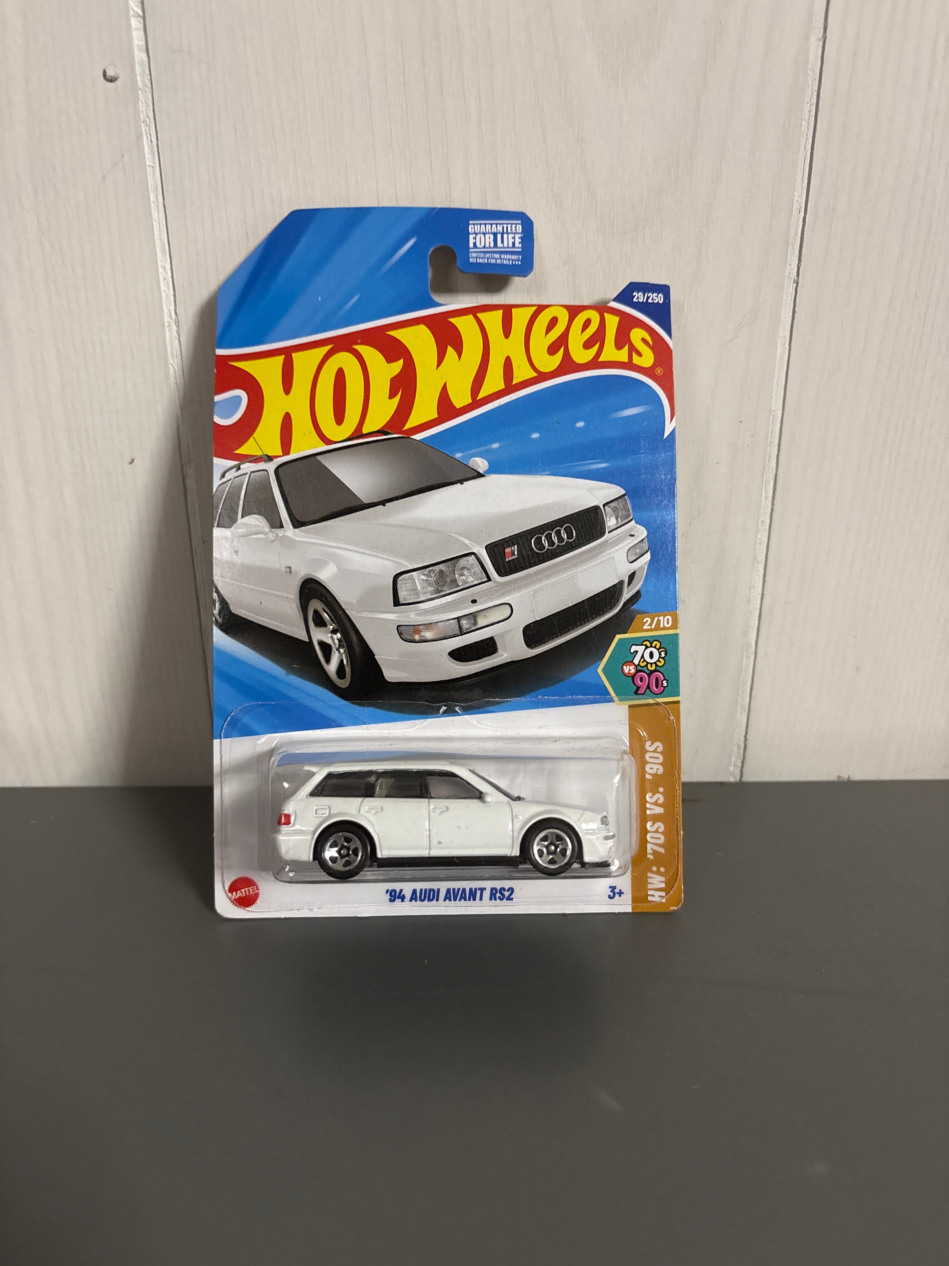 Hot Wheels 94 Audi Avant RS2 Diecast