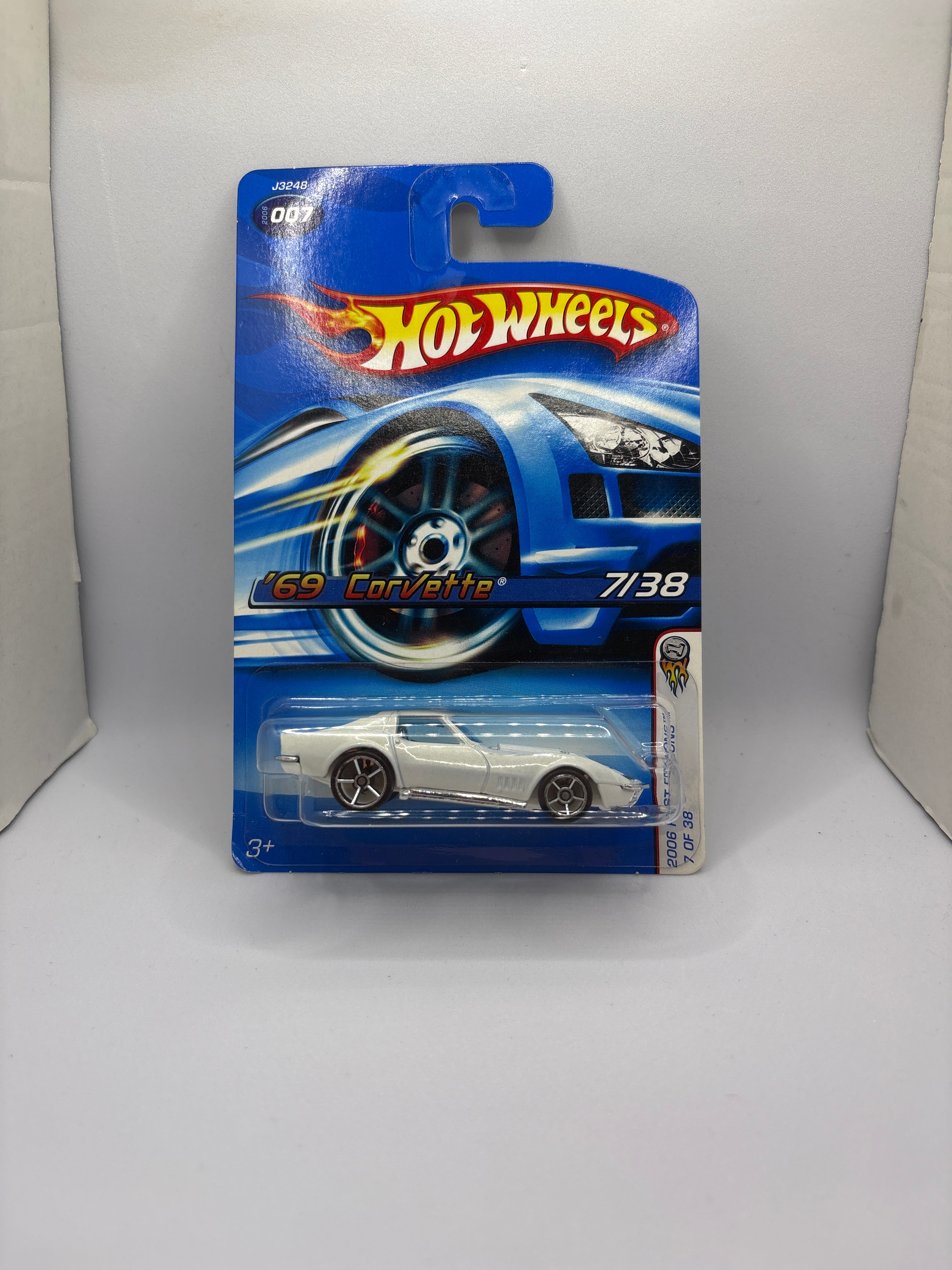 Hot Wheels 69 Corvette Diecast