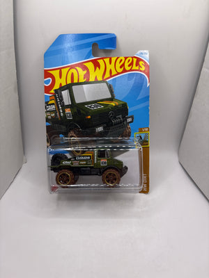 Hot Wheels Mercedes-Benz Unimog 1300L Diecast