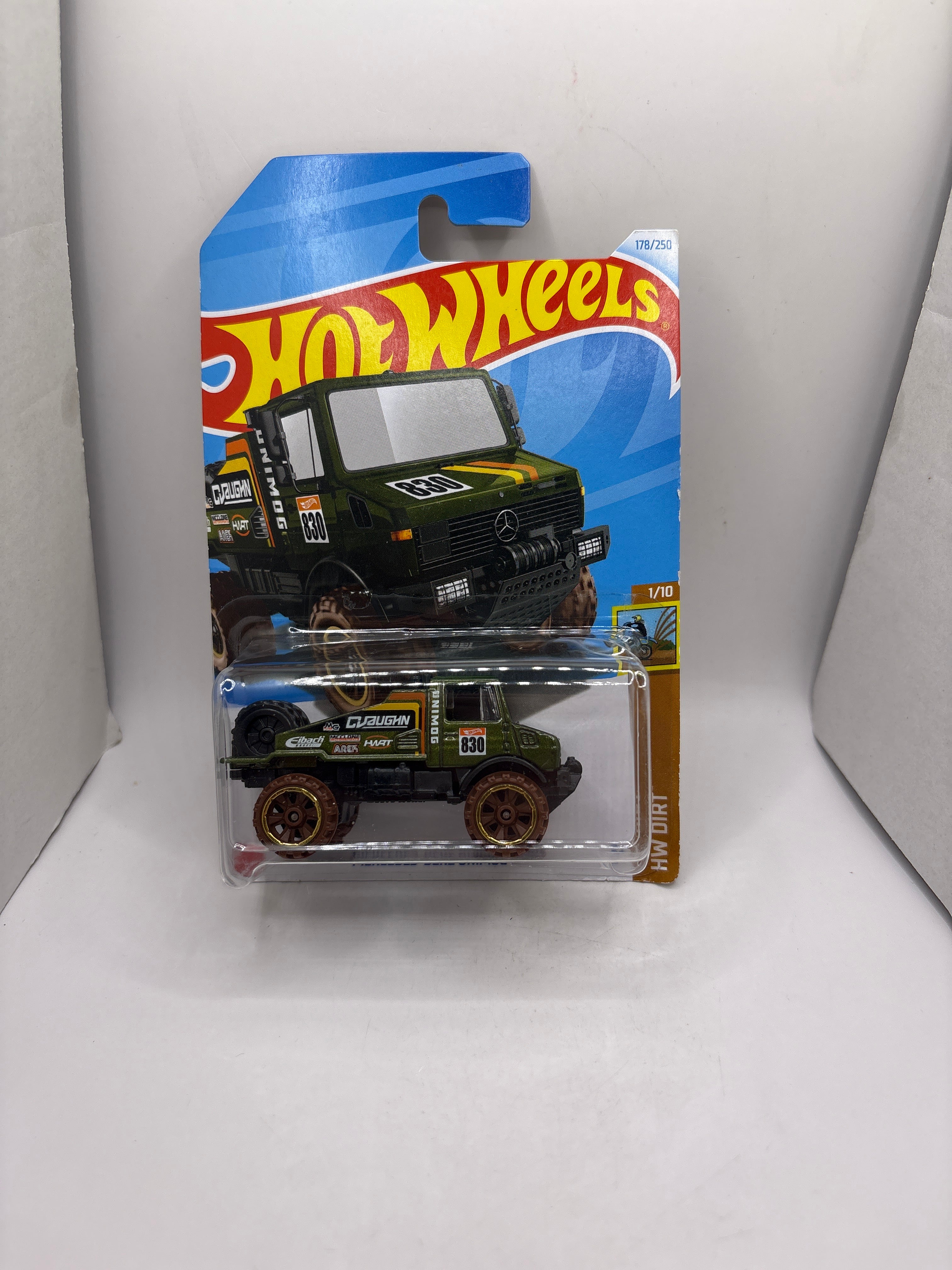 Hot Wheels Mercedes-Benz Unimog 1300L Diecast