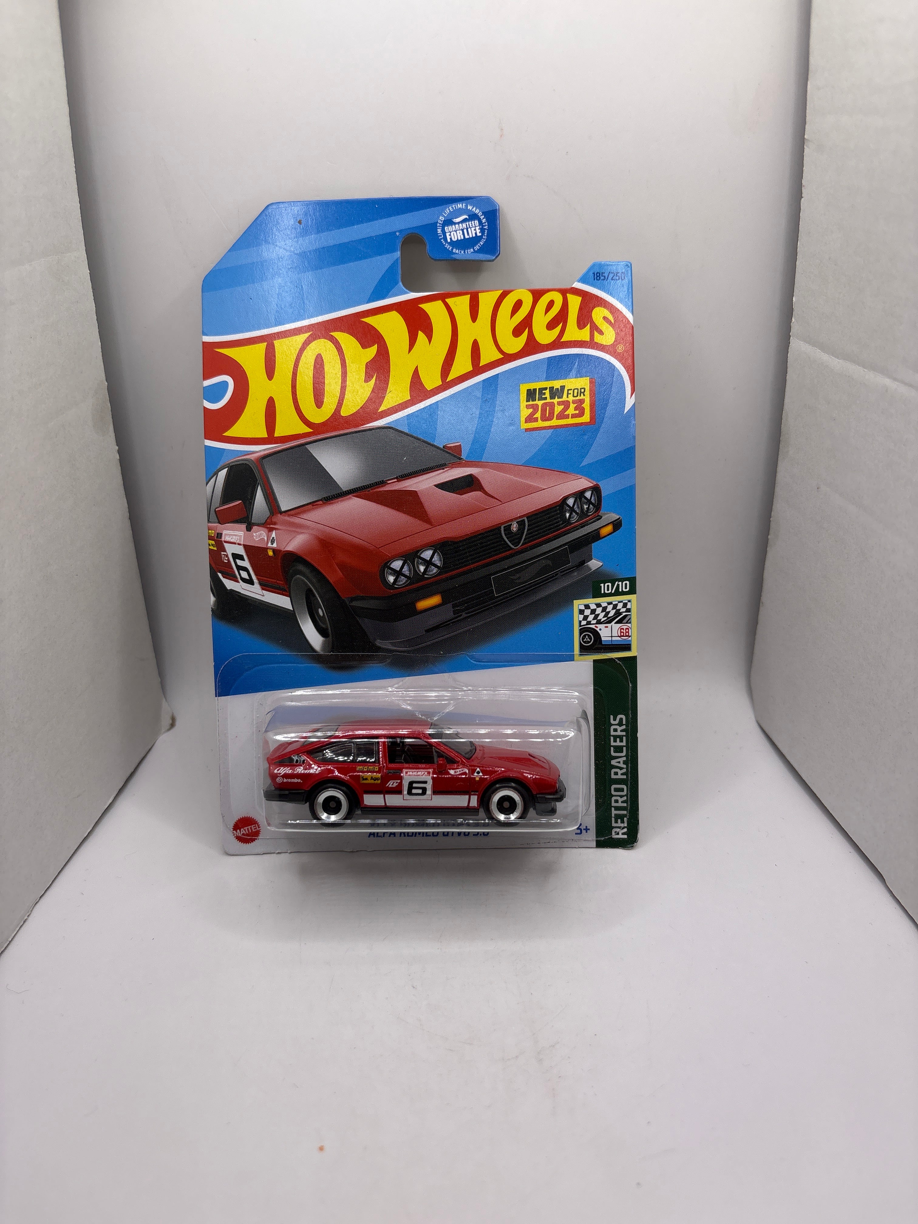 Hot Wheels Alfa Romeo GTV6 3.0 Diecast red