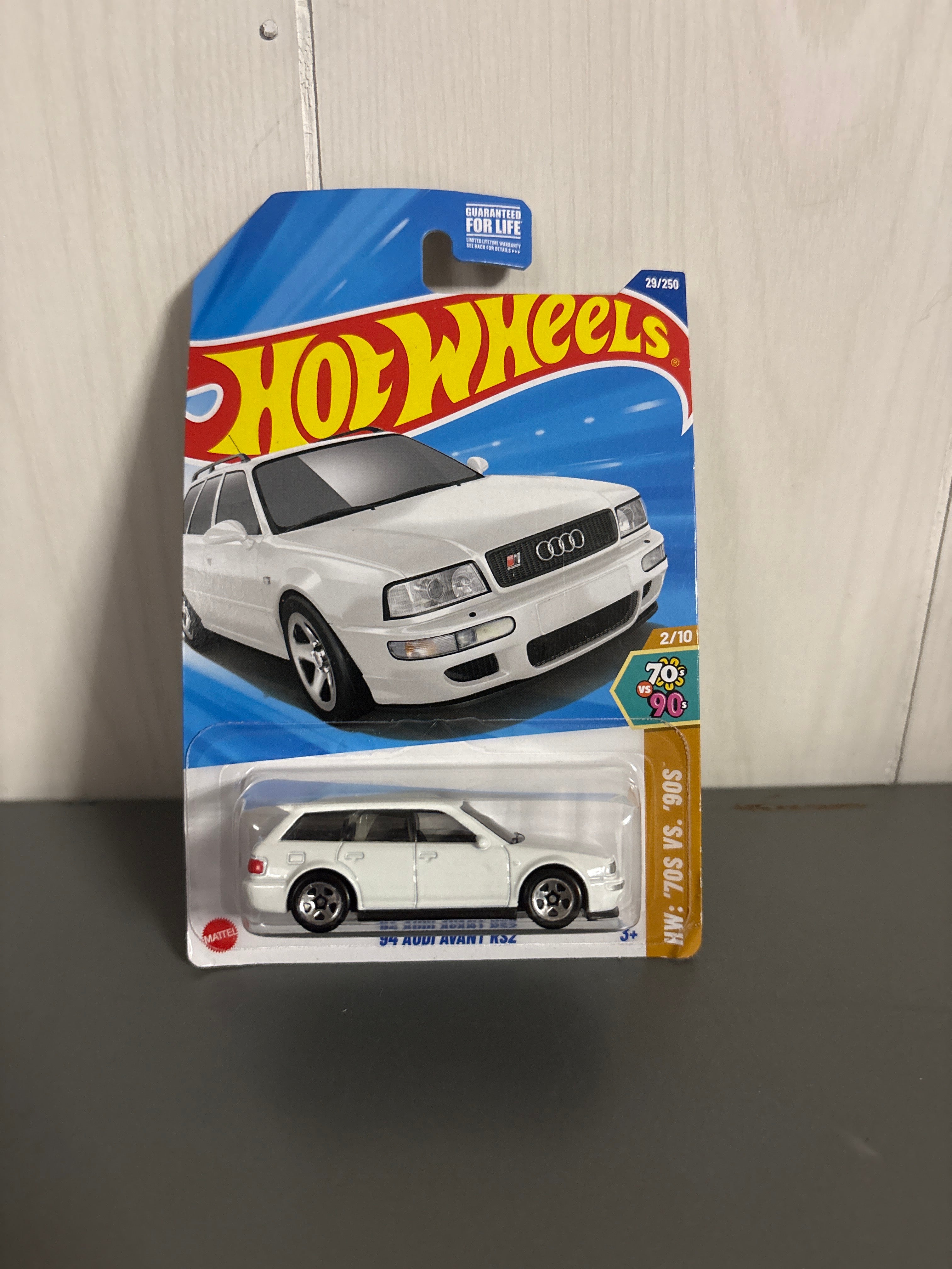 Hot Wheels 94 Audi Avant RS2 Diecast white