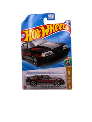 Hot Wheels 92 Ford Mustang Diecast