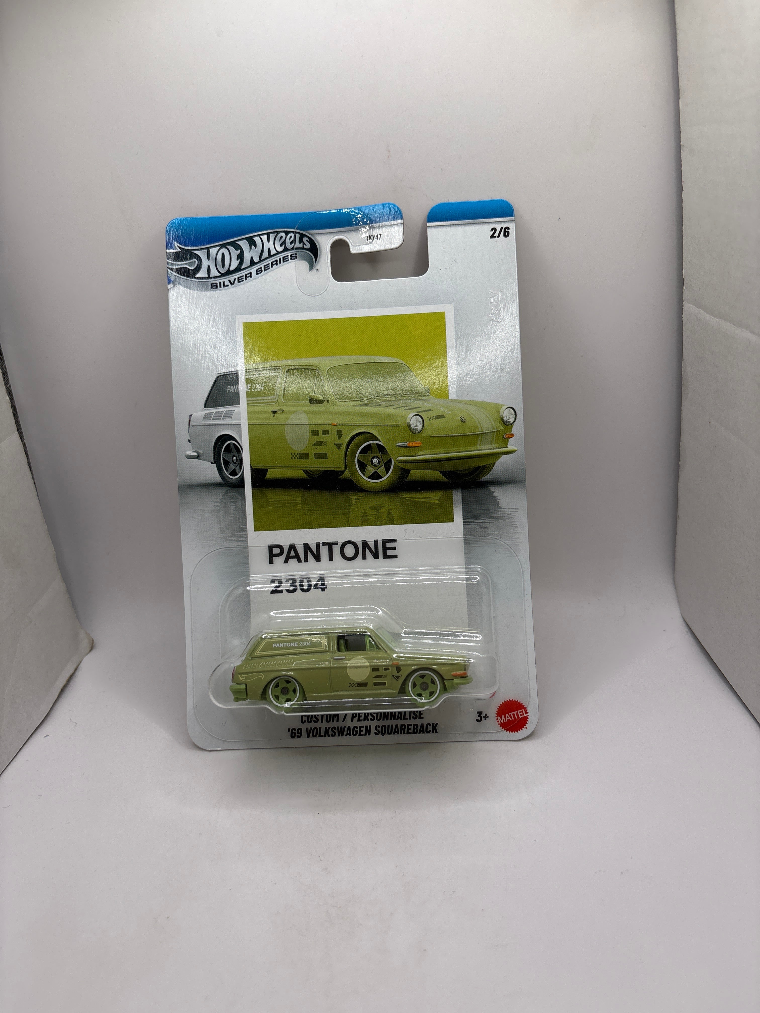 Hot Wheels Custom 69 Volkswagen Squareback Diecast
