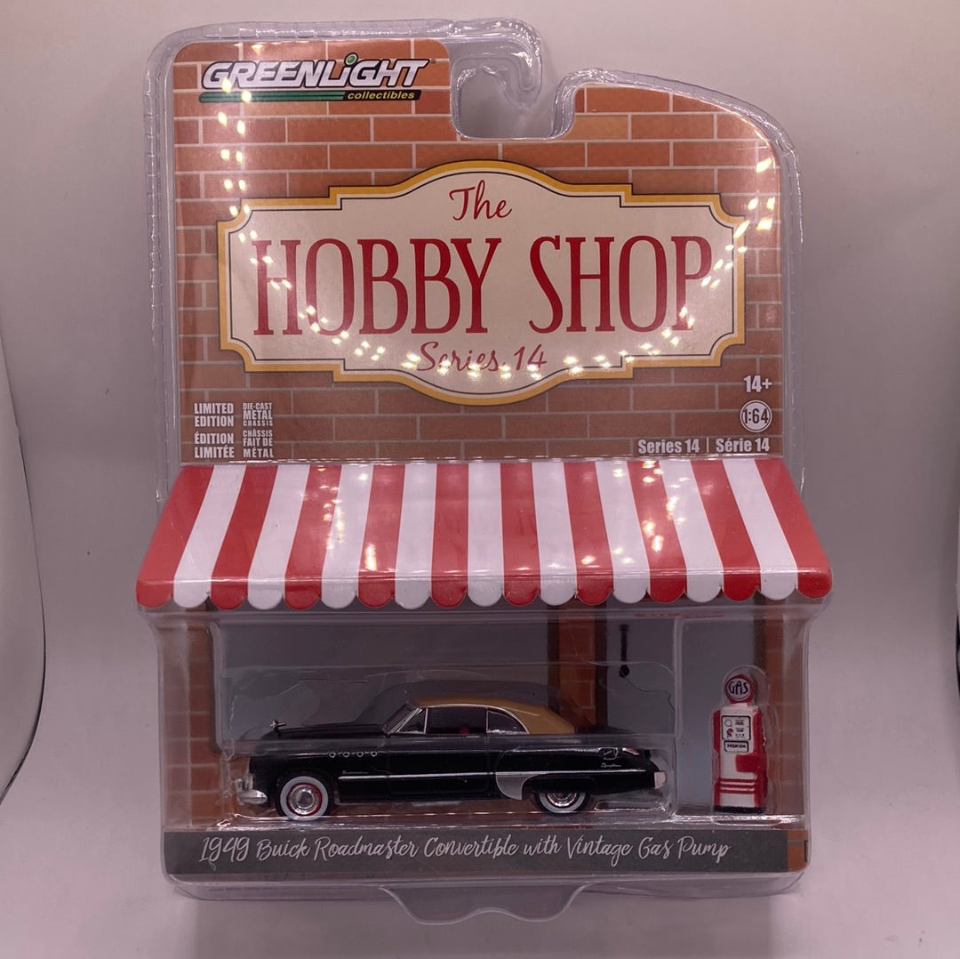 Greenlight 1949 Buick Roadmaster Convertible With Vintage Gas Pump Diecast