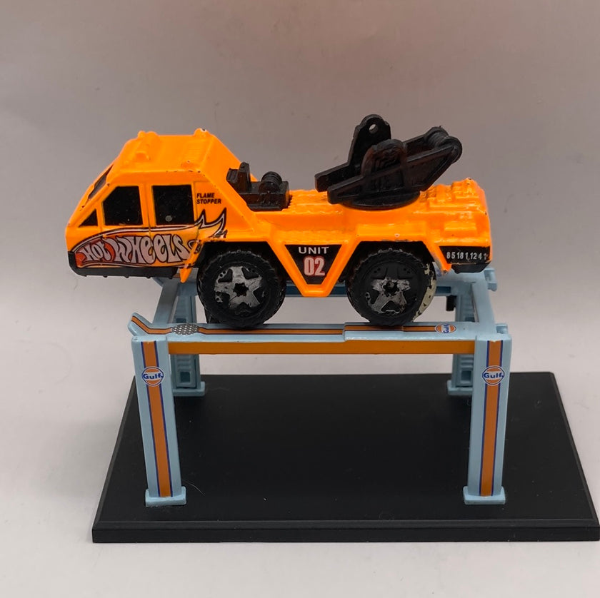 Hot Wheels Crane-1